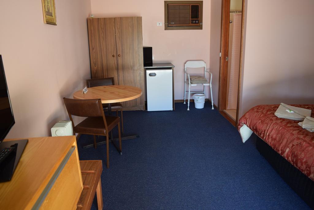 Roundhouse Motel Peterborough Habitación foto